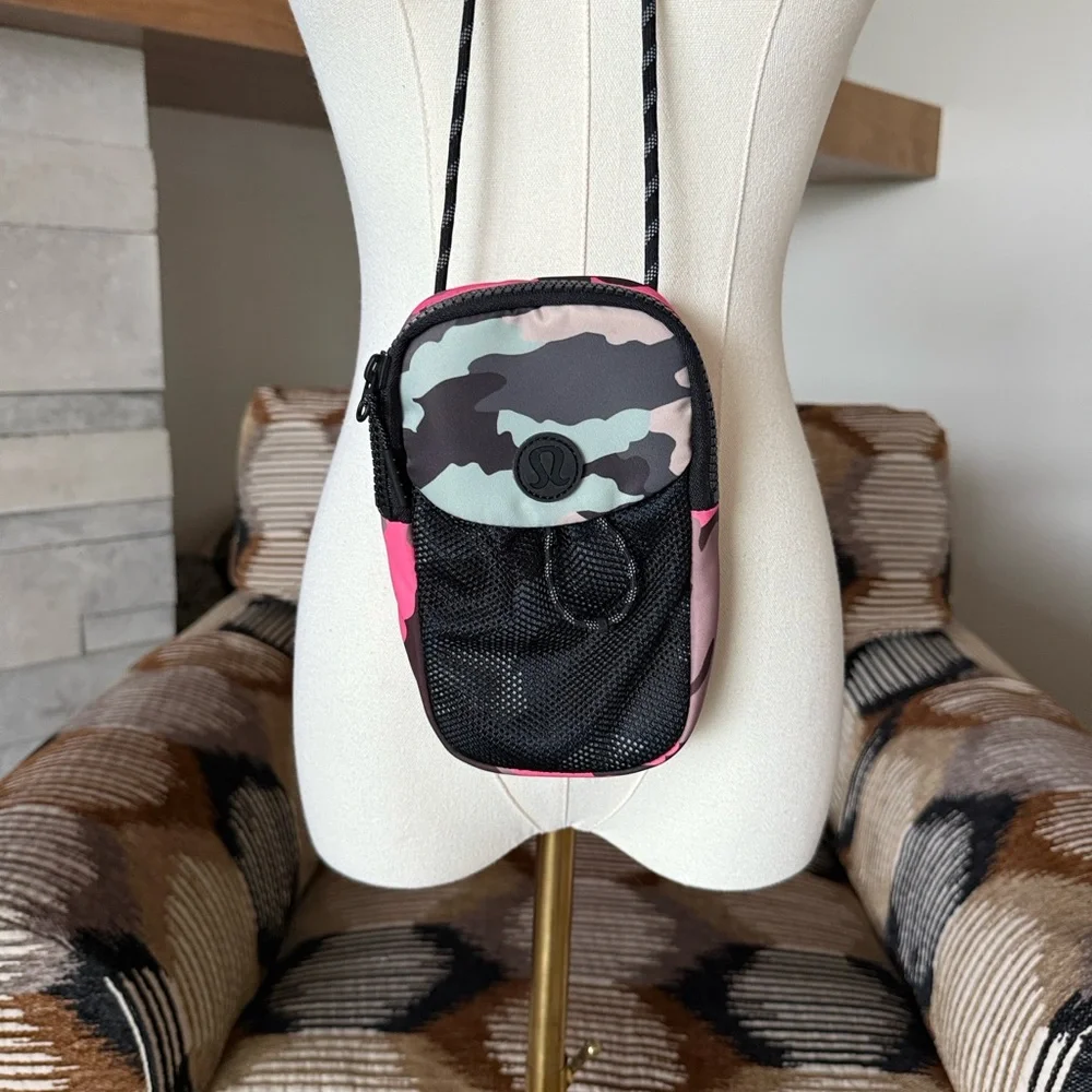 RARE Lululemon Take it On Camo Crossbody Pouch